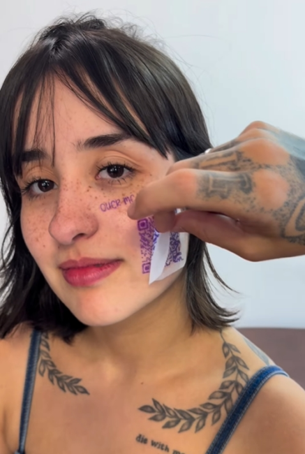 Beiçola da Privacy choca web com suposta tatuagem de QR Code no rosto