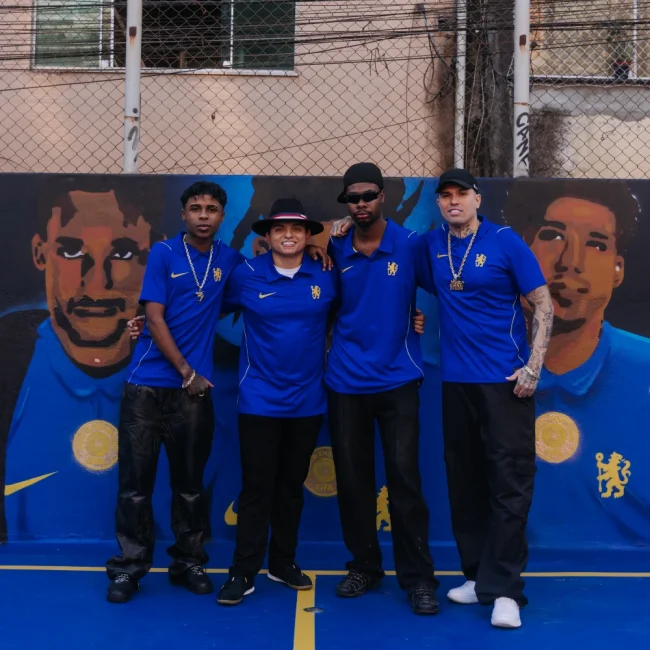 Mc Meno K e Filho do Piseiro "vazam" nova camisa do Chelsea FC durante inauguração de quadra revitalizada em Diadema